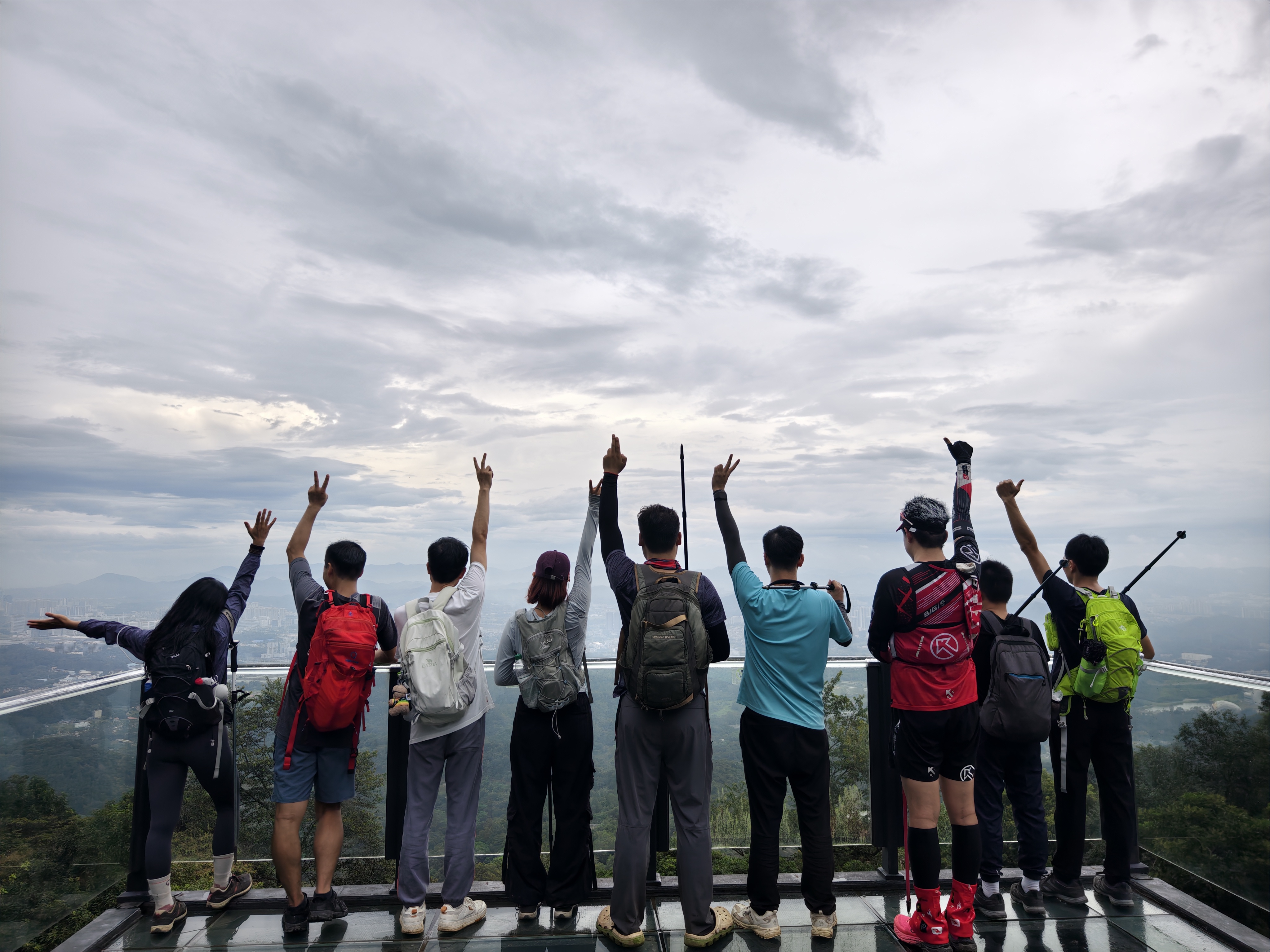 广州金麦环线徒步来到华峰寺吃斋